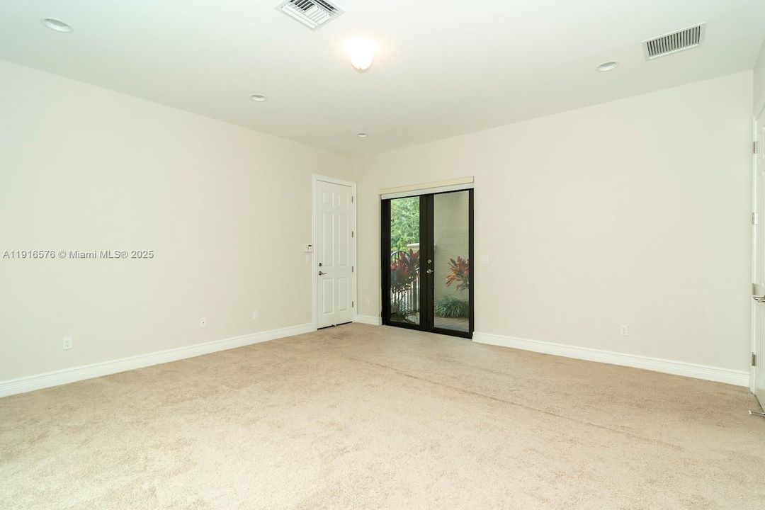 For Rent: $16,500 (5 beds, 6 baths, 4783 Square Feet)