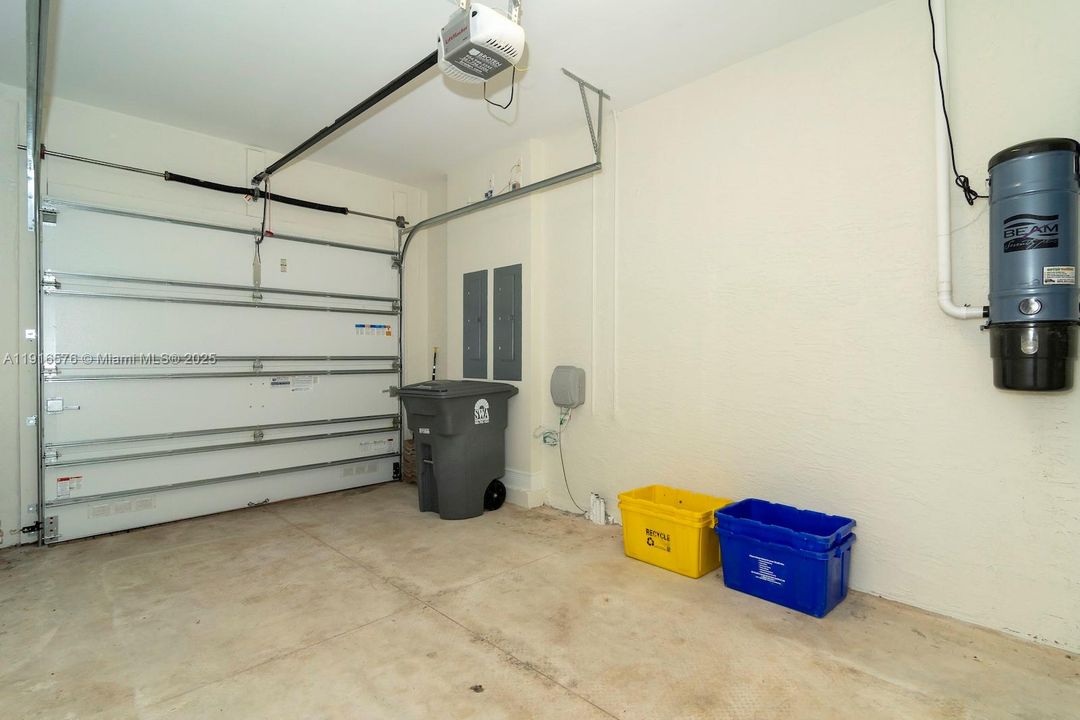 For Rent: $16,500 (5 beds, 6 baths, 4783 Square Feet)