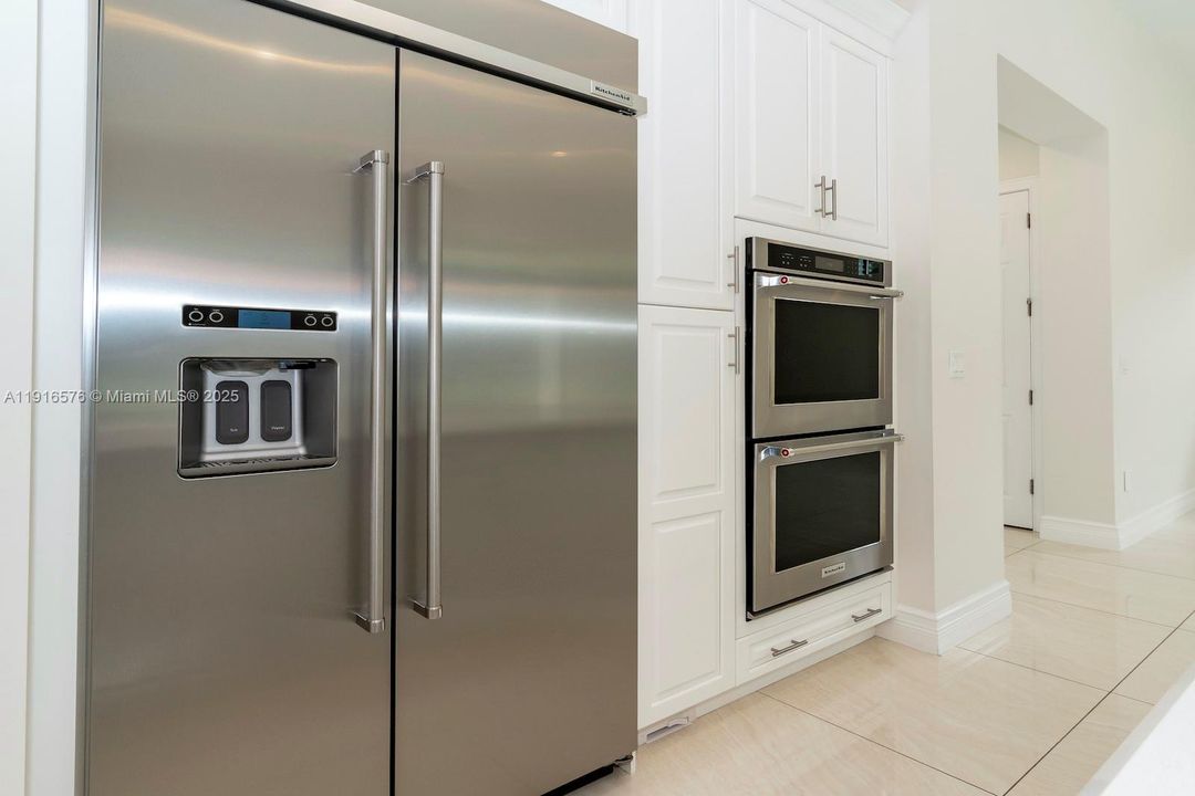 For Rent: $16,500 (5 beds, 6 baths, 4783 Square Feet)