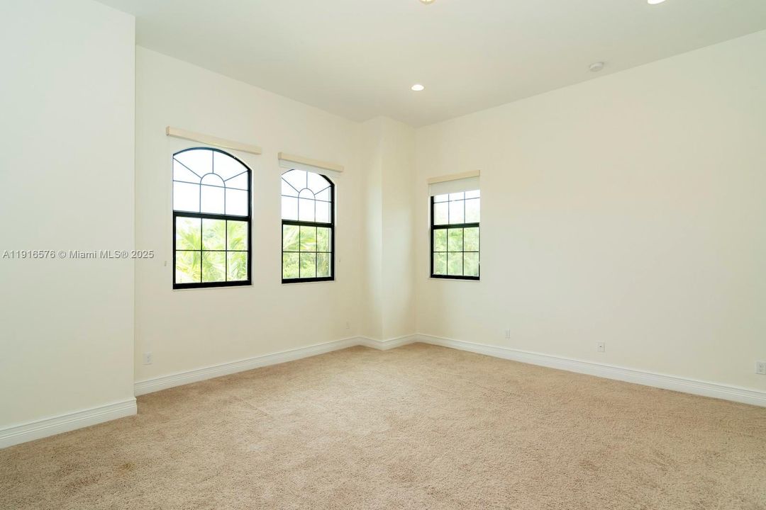 For Rent: $16,500 (5 beds, 6 baths, 4783 Square Feet)