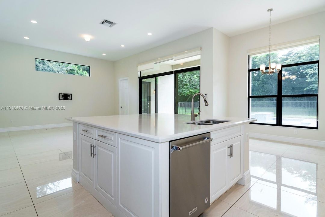 For Rent: $16,500 (5 beds, 6 baths, 4783 Square Feet)