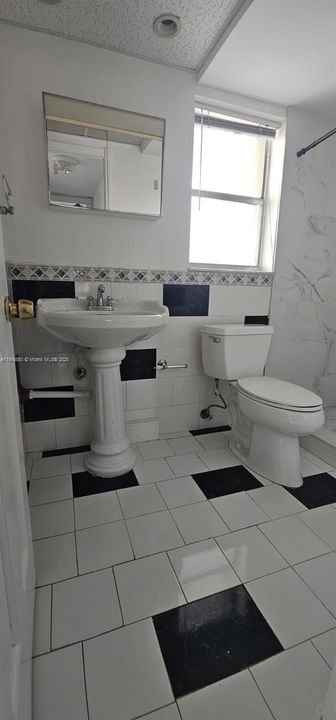 На продажу: $99,500 (1 спален, 1 ванн, 640 Квадратных фут)