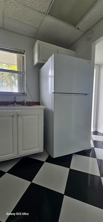 На продажу: $99,500 (1 спален, 1 ванн, 640 Квадратных фут)