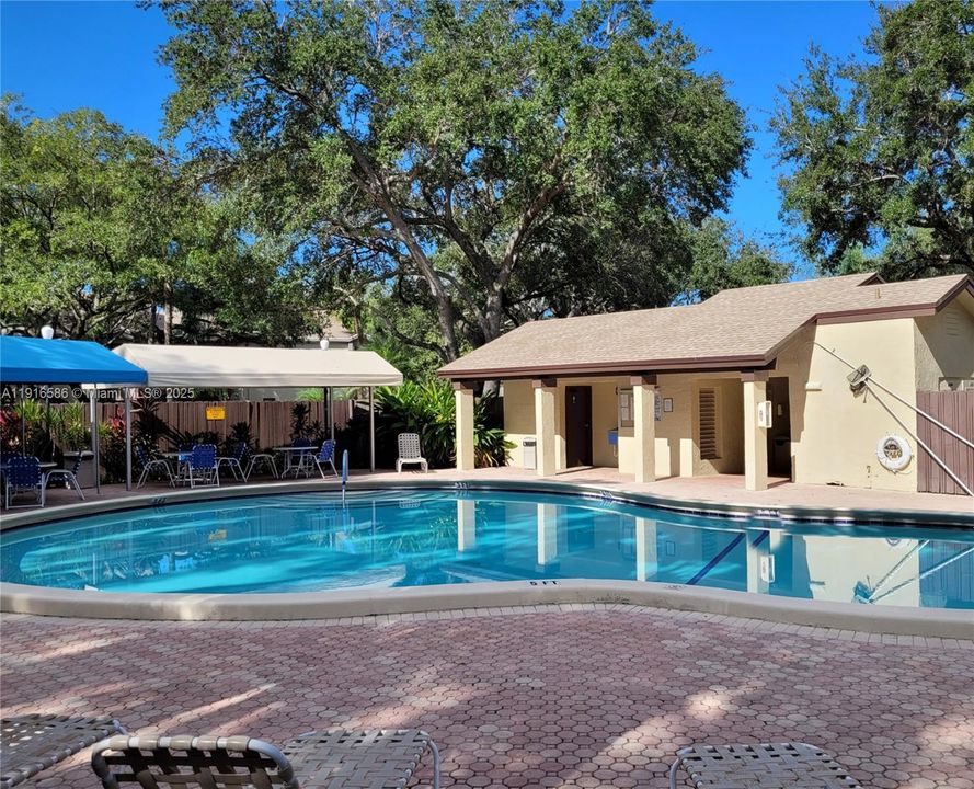 For Rent: $2,800 (3 beds, 2 baths, 1120 Square Feet)