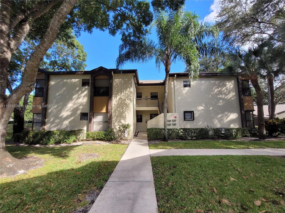 For Rent: $2,800 (3 beds, 2 baths, 1120 Square Feet)