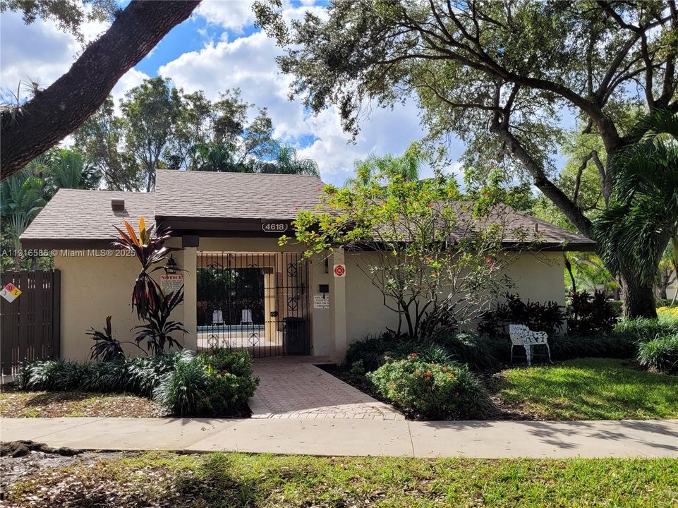 For Rent: $2,800 (3 beds, 2 baths, 1120 Square Feet)