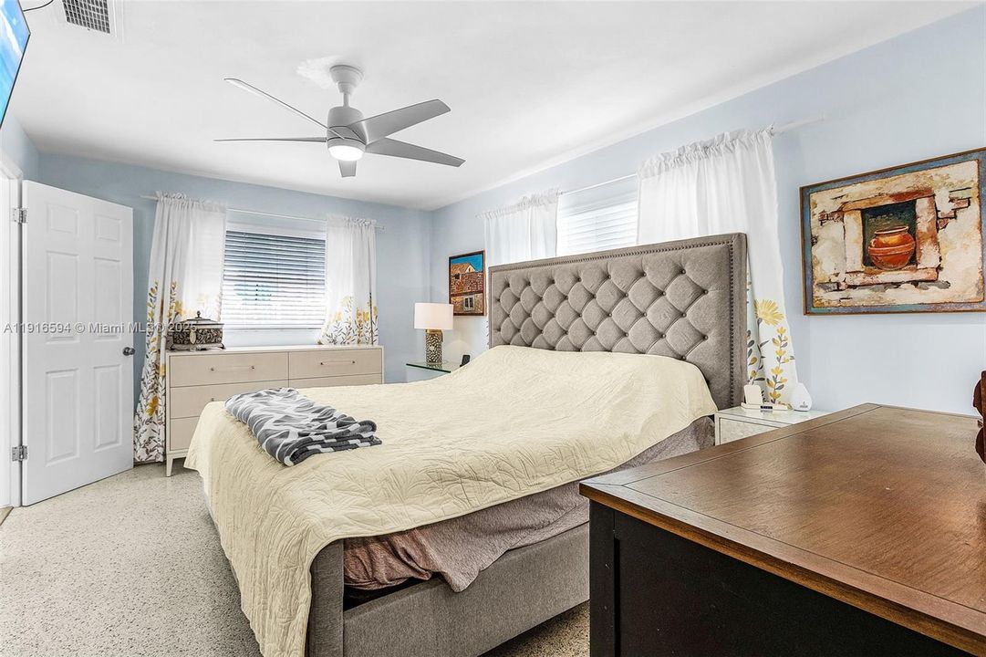 待售: $499,897 (2 贝兹, 2 浴室, 1200 平方英尺)