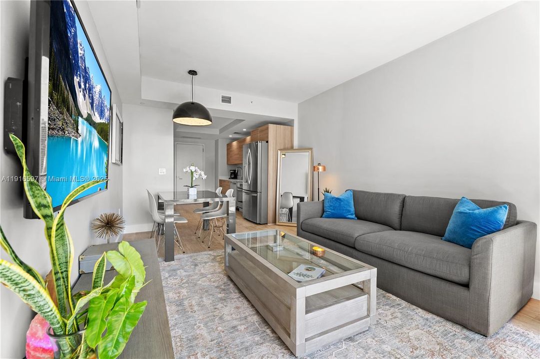 В аренду: $4,000 (1 спален, 1 ванн, 673 Квадратных фут)