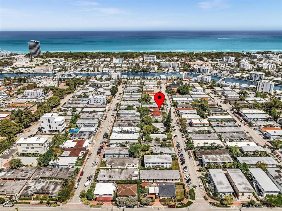 合同活跃: $850,000 (4 贝兹, 3 浴室, 1834 平方英尺)