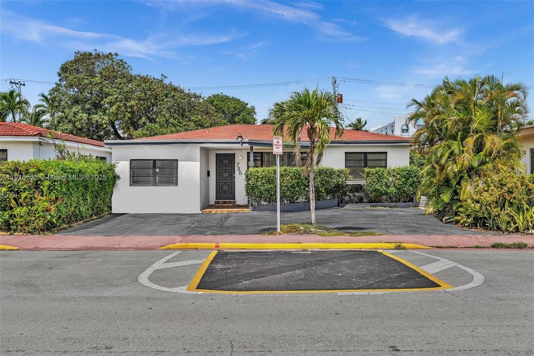 合同活跃: $850,000 (4 贝兹, 3 浴室, 1834 平方英尺)