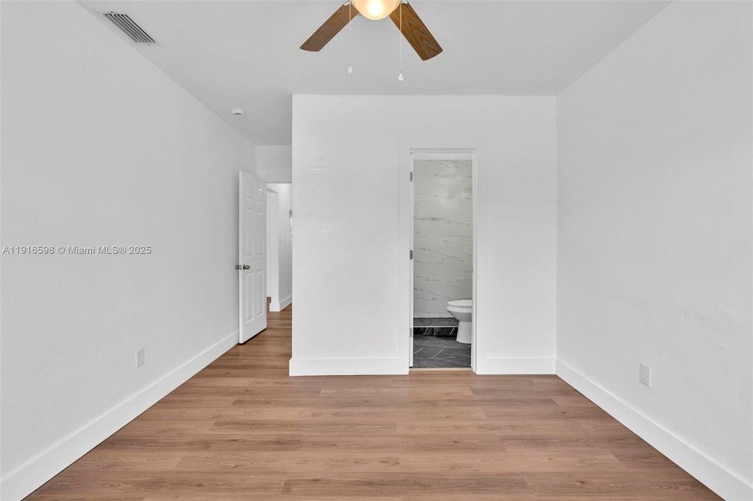 合同活跃: $850,000 (4 贝兹, 3 浴室, 1834 平方英尺)