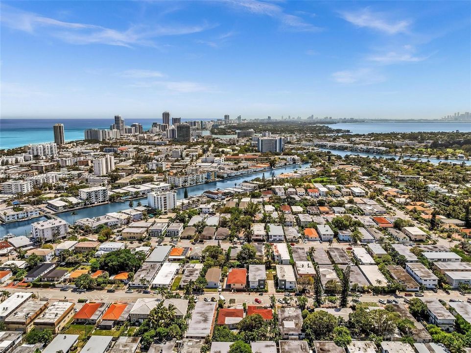 合同活跃: $850,000 (4 贝兹, 3 浴室, 1834 平方英尺)