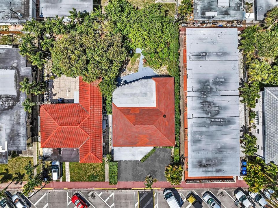 合同活跃: $850,000 (4 贝兹, 3 浴室, 1834 平方英尺)