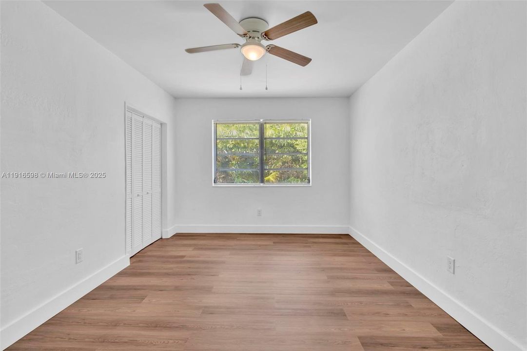 合同活跃: $850,000 (4 贝兹, 3 浴室, 1834 平方英尺)