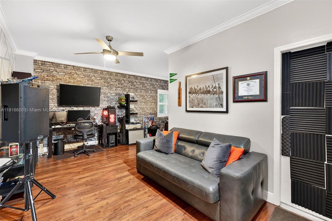 For Sale: $1,589,000 (5 beds, 3 baths, 4059 Square Feet)