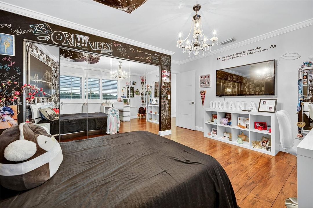 For Sale: $1,589,000 (5 beds, 3 baths, 4059 Square Feet)