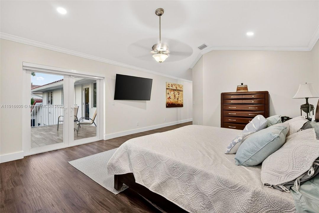 For Sale: $1,589,000 (5 beds, 3 baths, 4059 Square Feet)