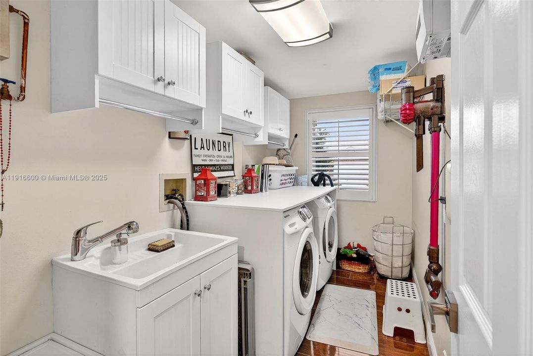 For Sale: $1,589,000 (5 beds, 3 baths, 4059 Square Feet)