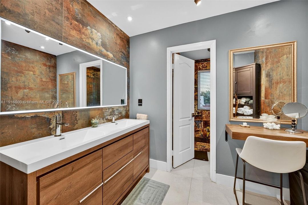 For Sale: $1,589,000 (5 beds, 3 baths, 4059 Square Feet)