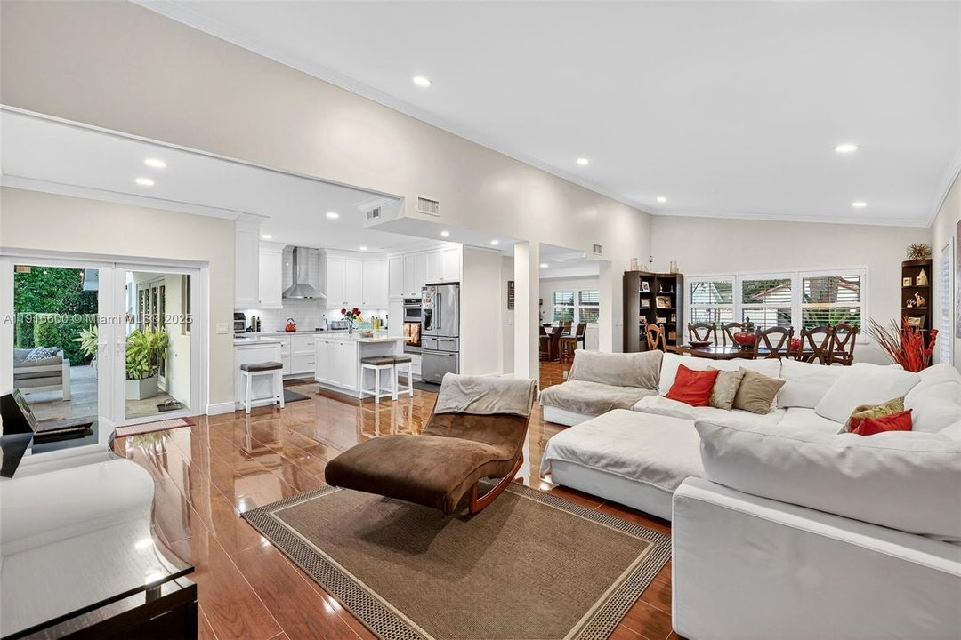 For Sale: $1,589,000 (5 beds, 3 baths, 4059 Square Feet)