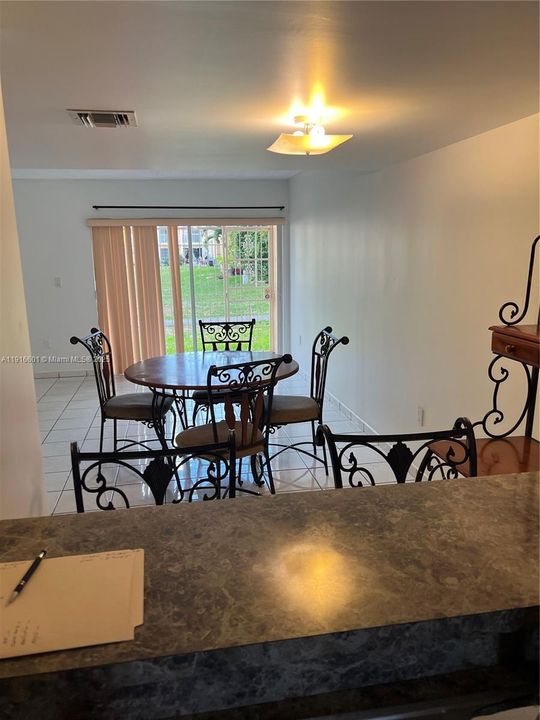 Active With Contract: $245,000 (2 beds, 1 baths, 940 Square Feet)