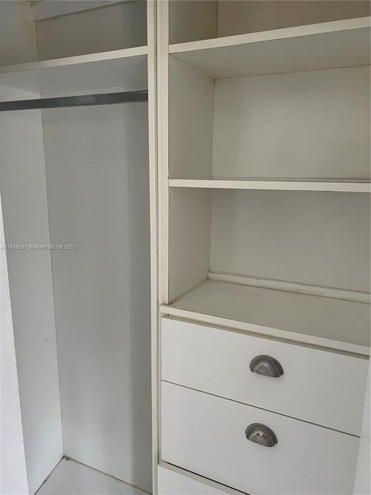 Active With Contract: $245,000 (2 beds, 1 baths, 940 Square Feet)