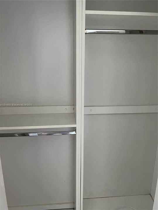 Active With Contract: $245,000 (2 beds, 1 baths, 940 Square Feet)