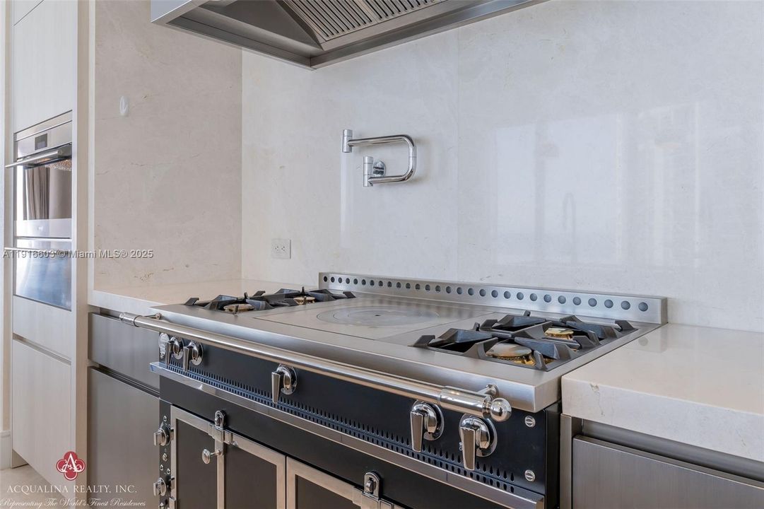 En Venta: $9,100,000 (4 camas, 4 baños, 4385 Pies cuadrados)