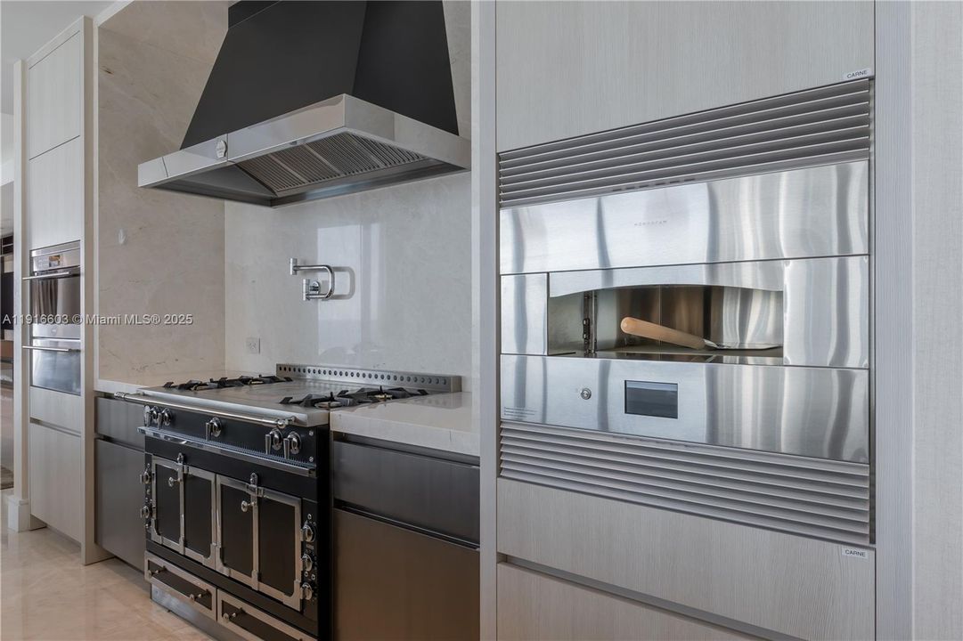 En Venta: $9,100,000 (4 camas, 4 baños, 4385 Pies cuadrados)