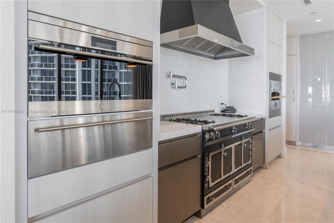 En Venta: $9,100,000 (4 camas, 4 baños, 4385 Pies cuadrados)