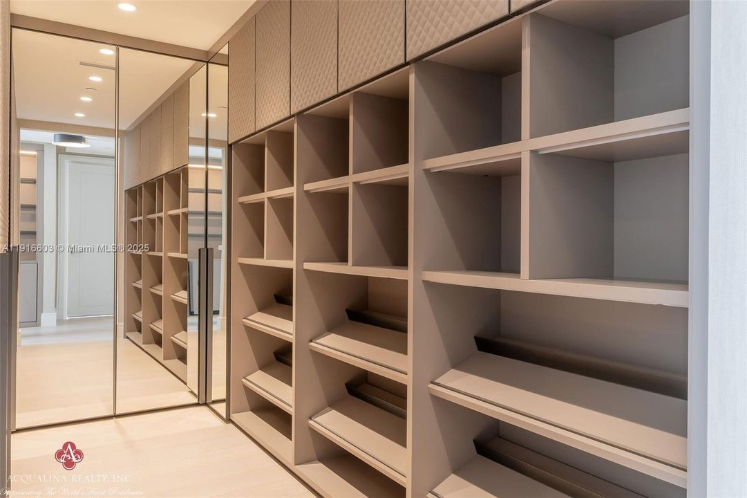 En Venta: $9,100,000 (4 camas, 4 baños, 4385 Pies cuadrados)