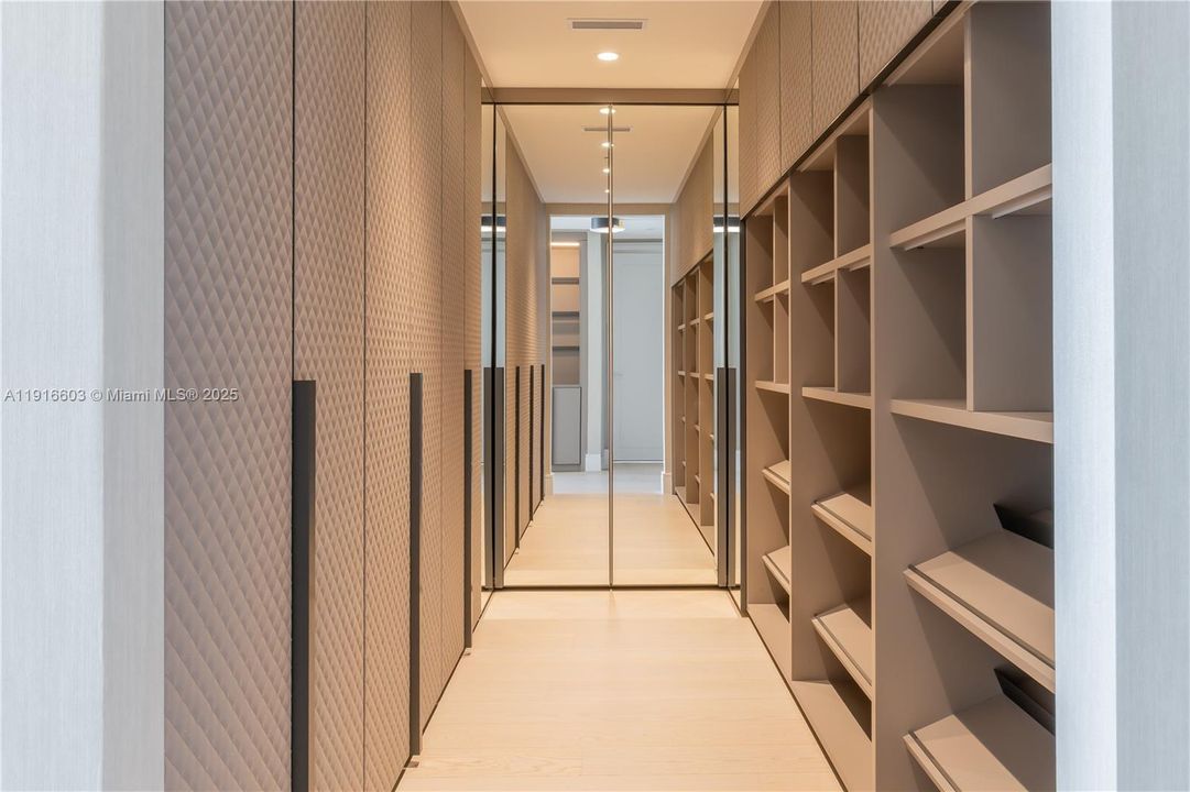 En Venta: $9,100,000 (4 camas, 4 baños, 4385 Pies cuadrados)