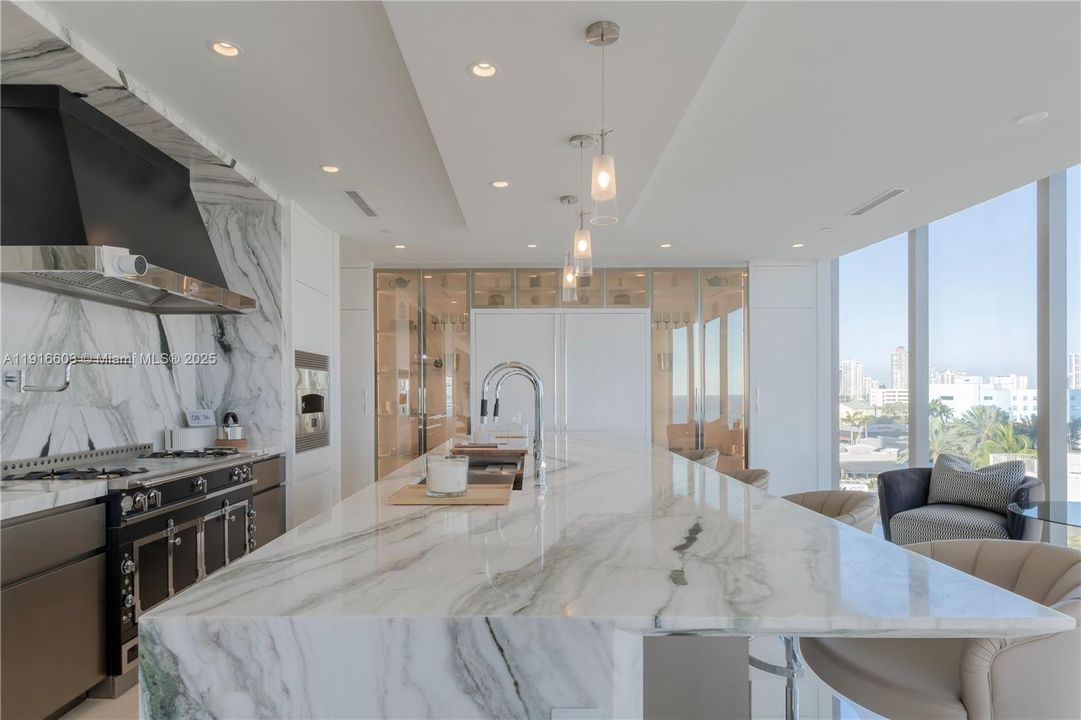 En Venta: $9,100,000 (4 camas, 4 baños, 4385 Pies cuadrados)