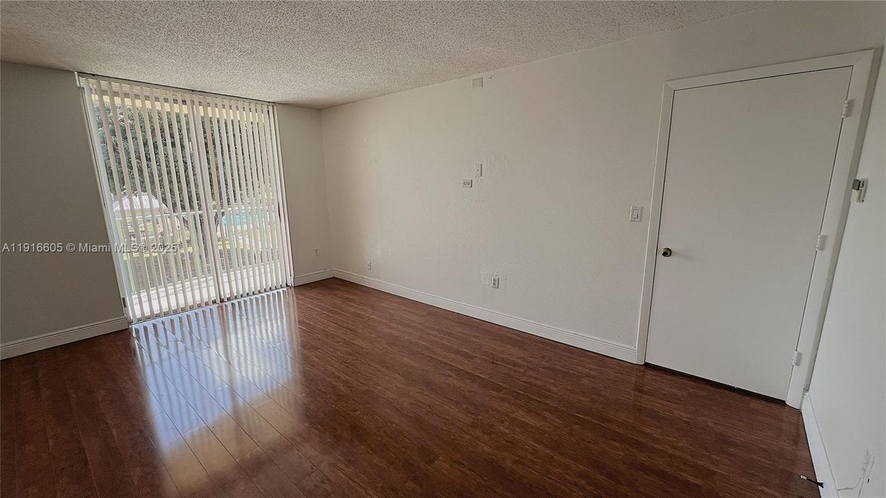 В аренду: $1,850 (1 спален, 1 ванн, 690 Квадратных фут)