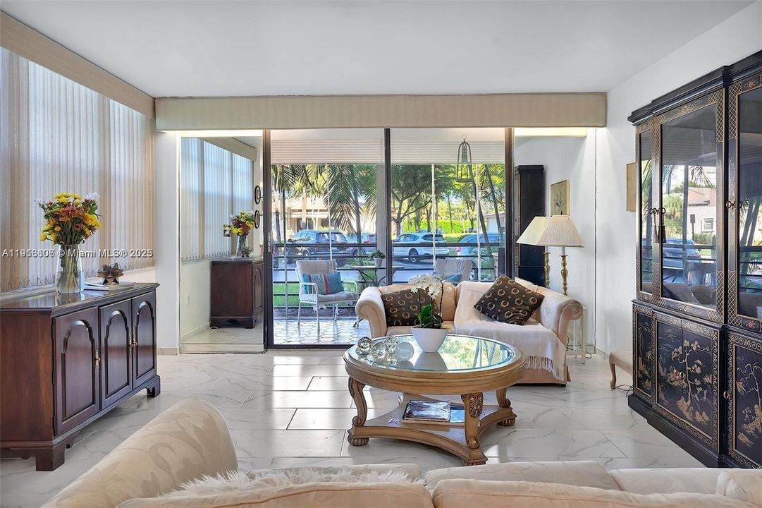 待售: $186,500 (2 贝兹, 2 浴室, 1120 平方英尺)