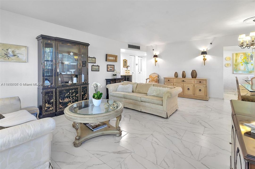 待售: $186,500 (2 贝兹, 2 浴室, 1120 平方英尺)