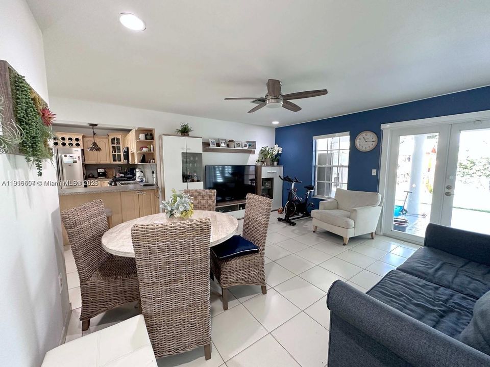 Под контрактом: $3,500 (3 спален, 1 ванн, 1806 Квадратных фут)