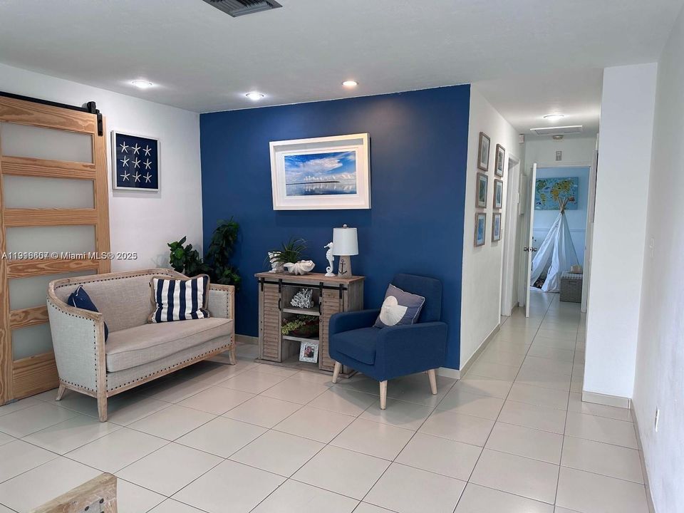 Под контрактом: $3,500 (3 спален, 1 ванн, 1806 Квадратных фут)