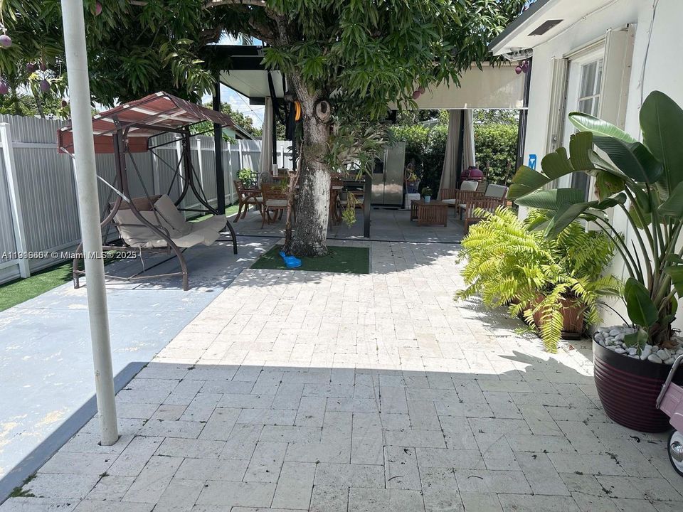 Под контрактом: $3,500 (3 спален, 1 ванн, 1806 Квадратных фут)