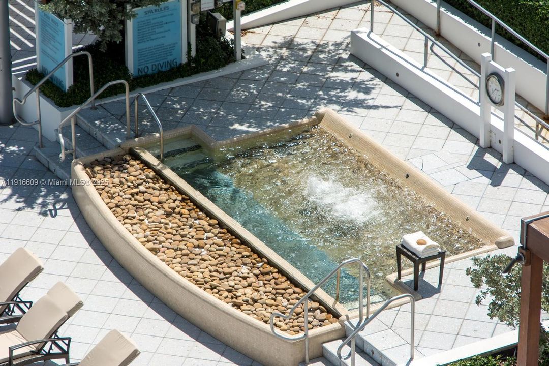 For Sale: $1,295,000 (2 beds, 2 baths, 1200 Square Feet)