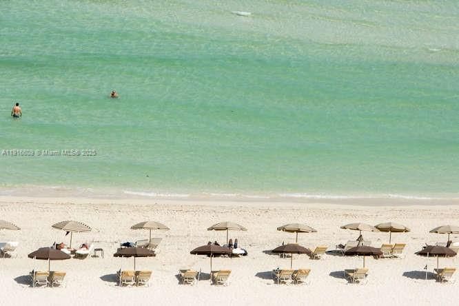 For Sale: $1,295,000 (2 beds, 2 baths, 1200 Square Feet)