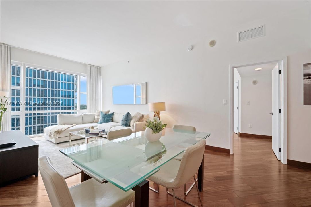 For Sale: $1,295,000 (2 beds, 2 baths, 1200 Square Feet)