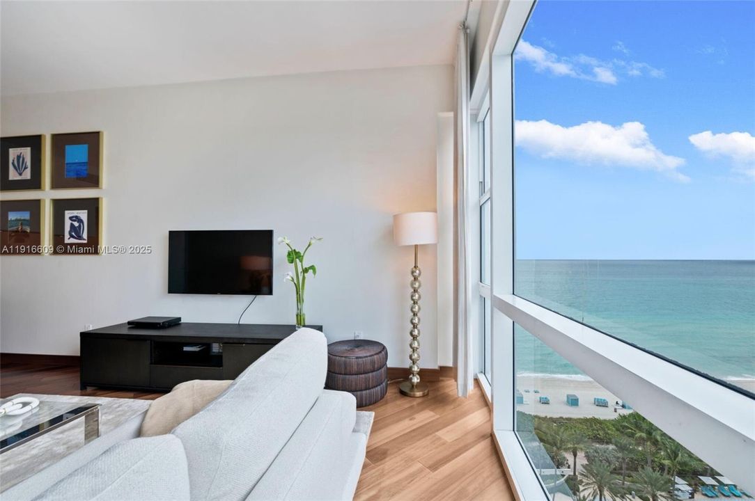 For Sale: $1,295,000 (2 beds, 2 baths, 1200 Square Feet)