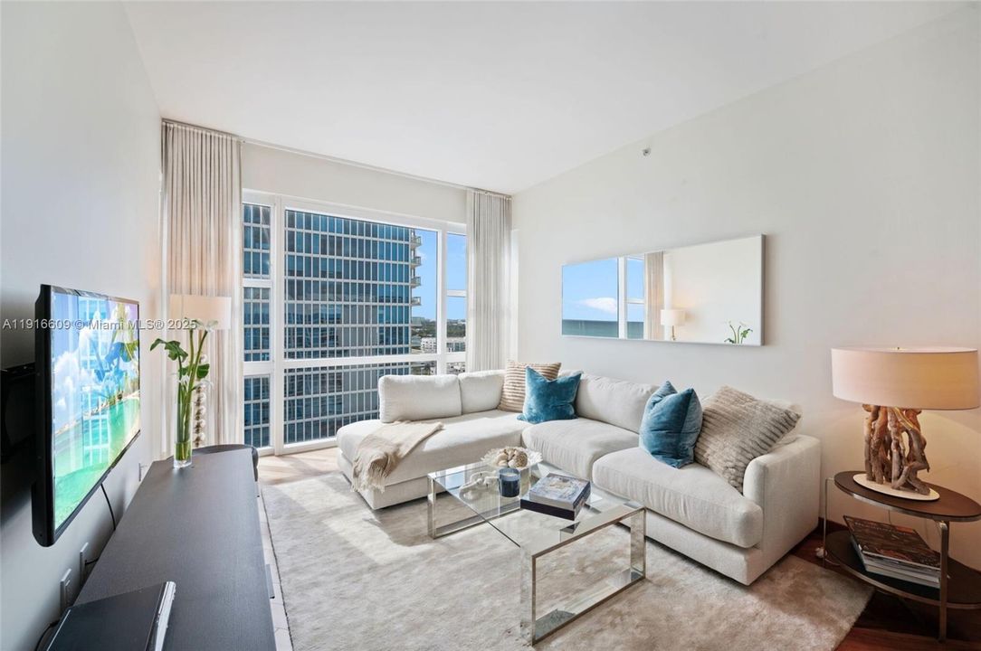 For Sale: $1,295,000 (2 beds, 2 baths, 1200 Square Feet)