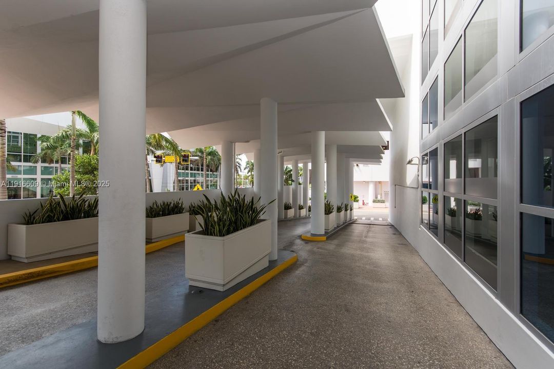 For Sale: $1,295,000 (2 beds, 2 baths, 1200 Square Feet)