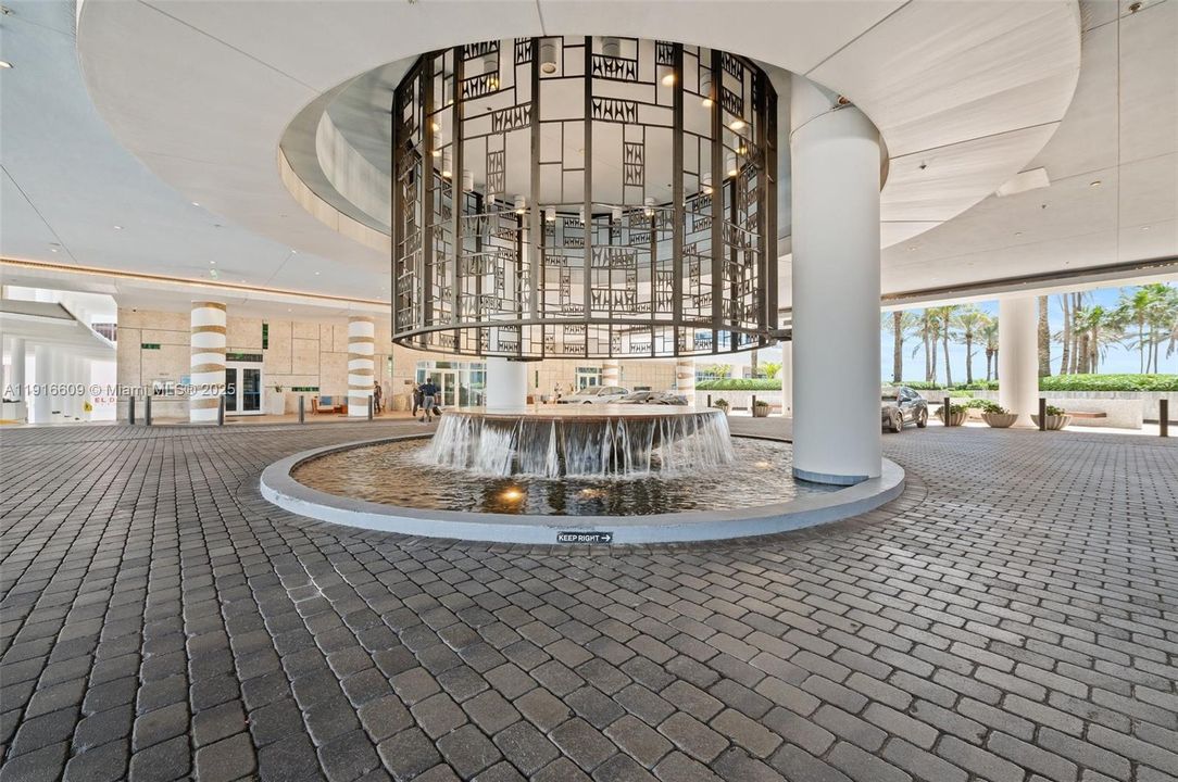 For Sale: $1,295,000 (2 beds, 2 baths, 1200 Square Feet)