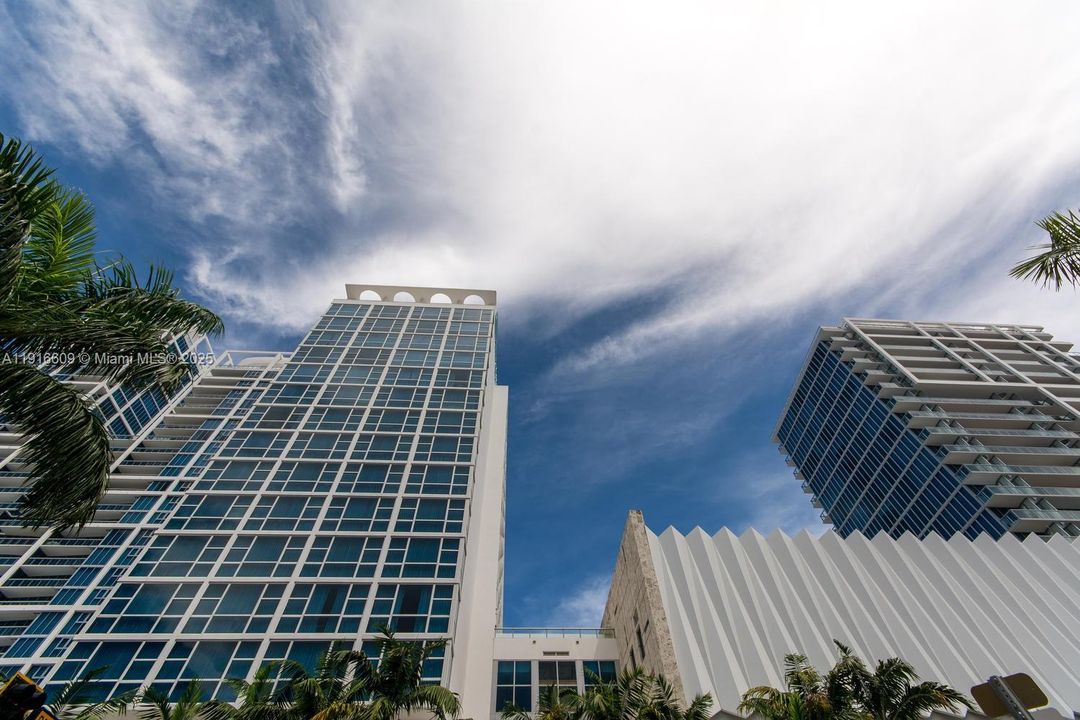 For Sale: $1,295,000 (2 beds, 2 baths, 1200 Square Feet)