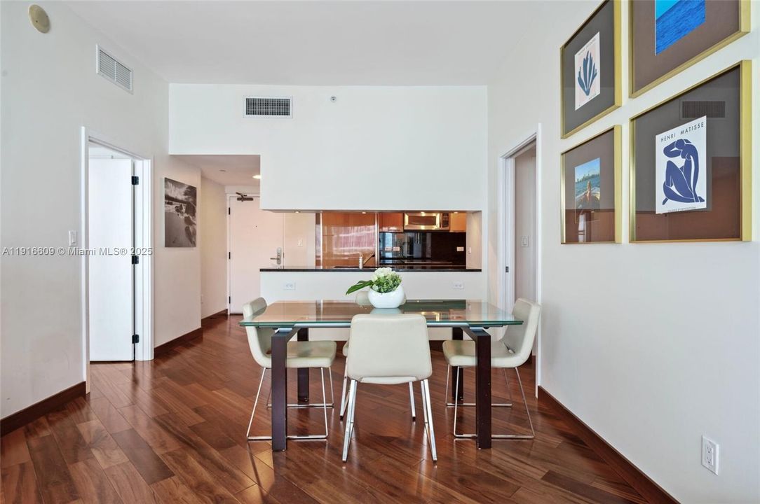 For Sale: $1,295,000 (2 beds, 2 baths, 1200 Square Feet)