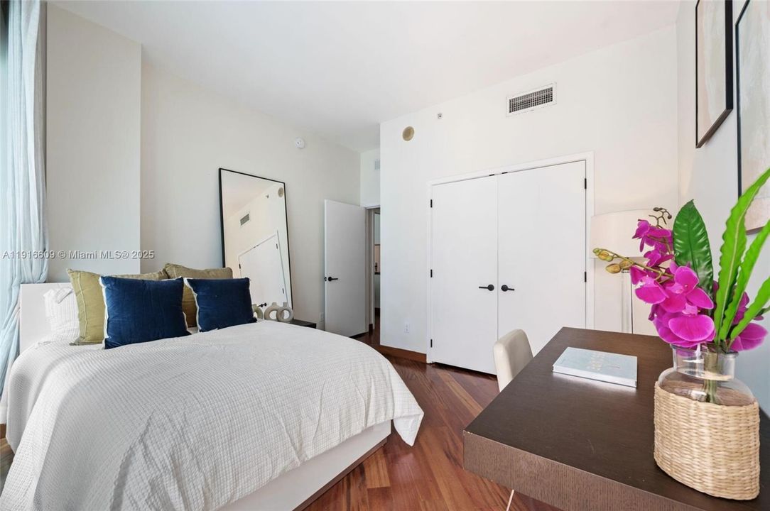 For Sale: $1,295,000 (2 beds, 2 baths, 1200 Square Feet)