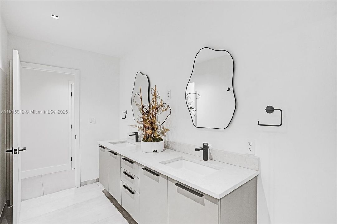 For Sale: $1,785,000 (4 beds, 3 baths, 4262 Square Feet)